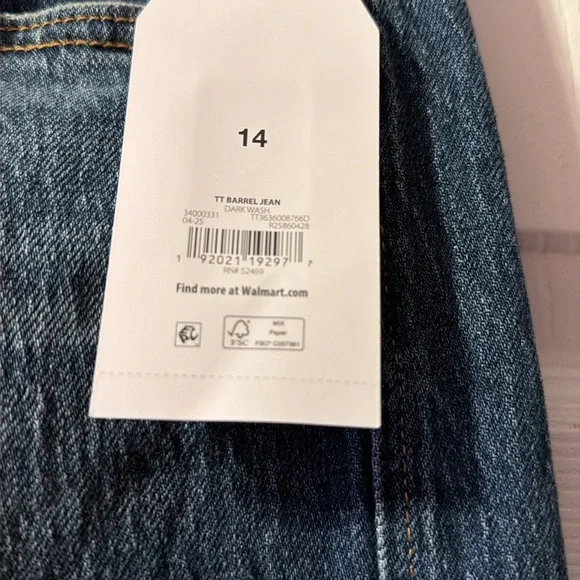 Women’s Time and Tru Barrel Jeans - Picture 3 of 4